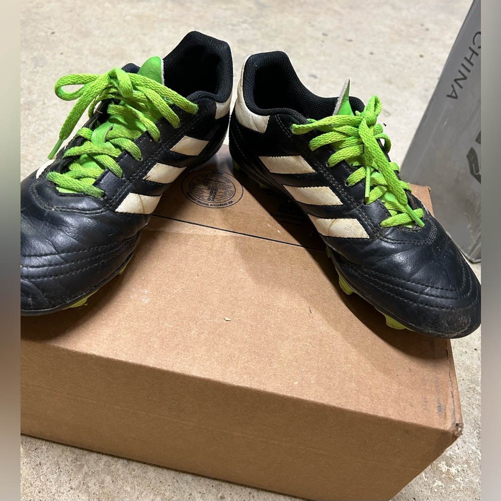 Adidas Black and Green Soccer Cleats big boys 5.5 athletic shoes